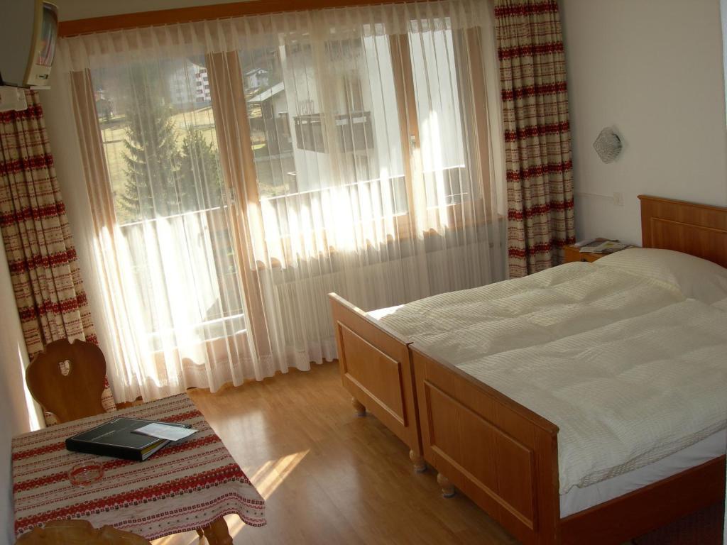 סאס-גרונד Hotel Adler חדר תמונה